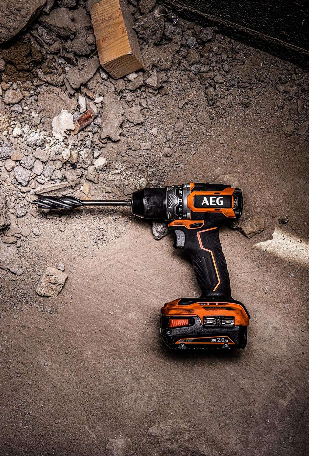 Trapano Avvitatore a Batteria AEG SubCompact Brushless 18V 65 Nm con 2 Batterie 2,0 Ah