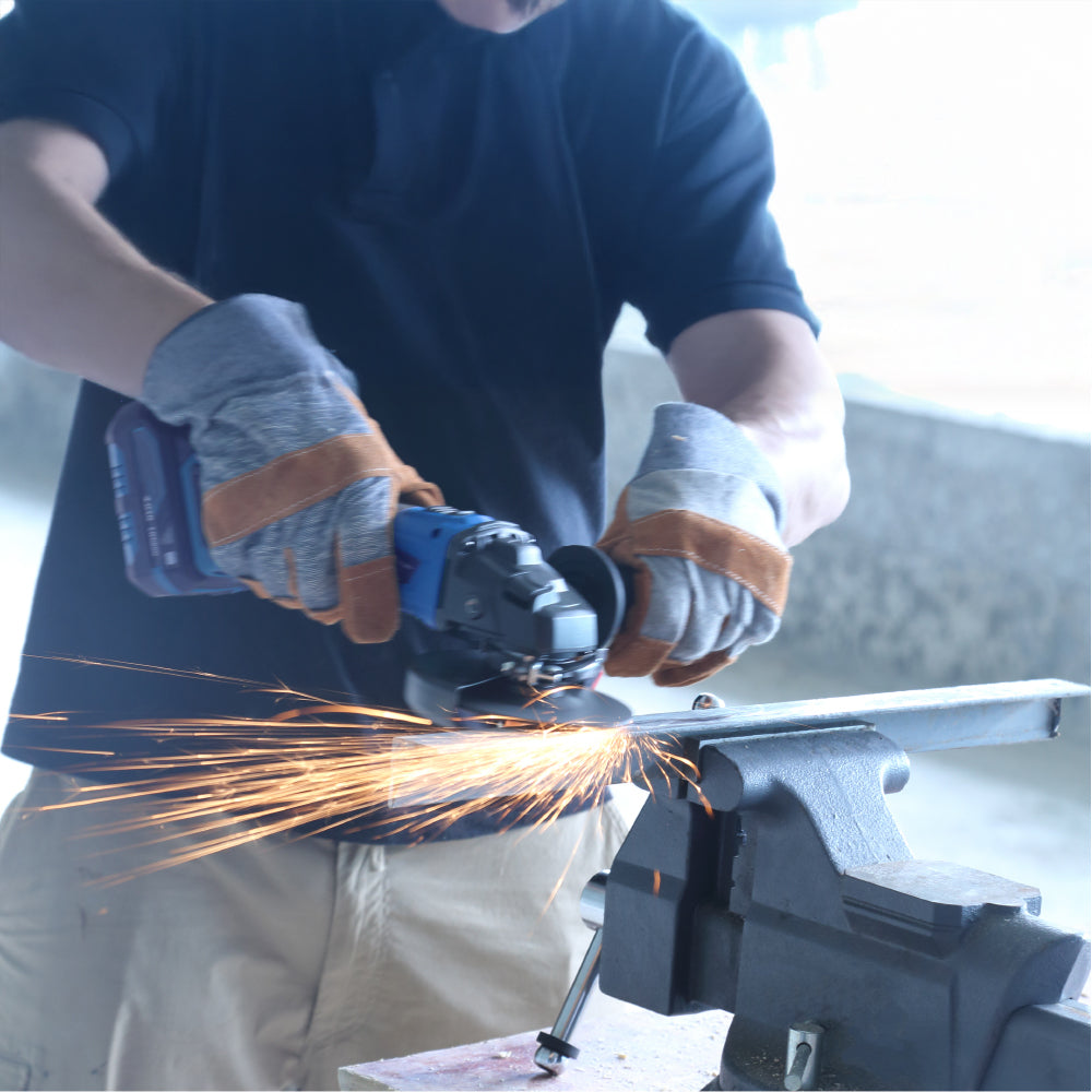 Avvitatore a percussione, Smerigliatrice, Lampada e 2 Batterie 2/4.0Ah ENG PRO