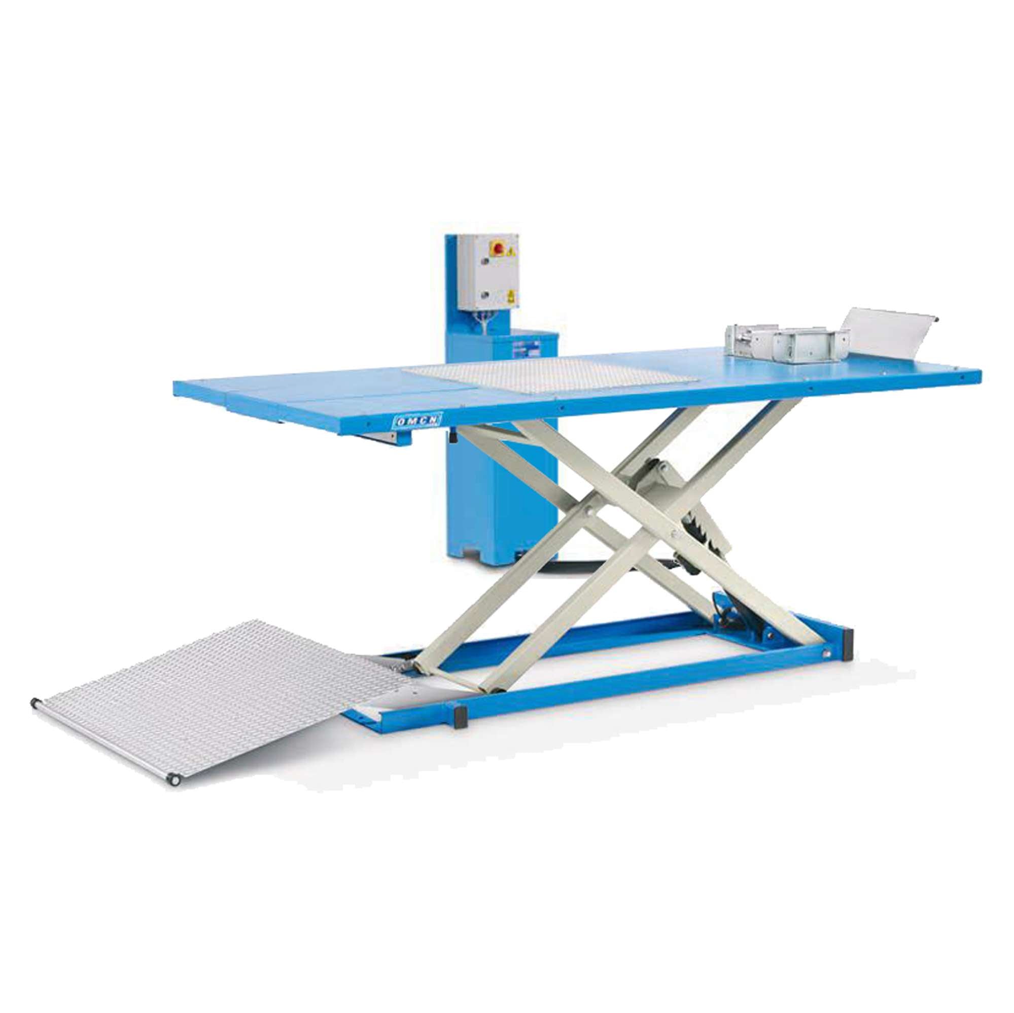 Sollevatore per moto 500 kg con pompa elettroidraulica a pavimento OMCN 196/MS